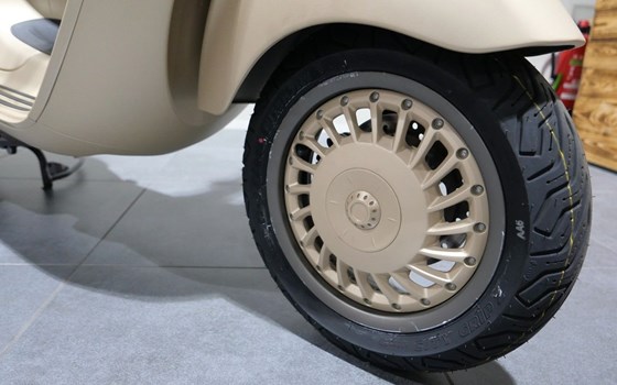 Neufahrzeug Vespa 946 Dragon - Bild 7