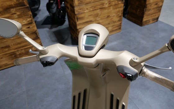 Neufahrzeug Vespa 946 Dragon - Bild 9