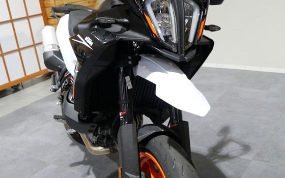 Gebrauchtmotorrad KTM 890 SMT - Bild 4