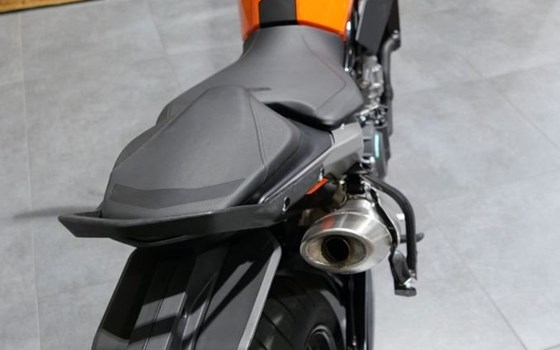 Gebrauchtmotorrad KTM 790 Duke L - Bild 8