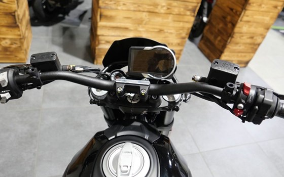 Gebrauchtmotorrad Ducati Scrambler Nightshift - Bild 11