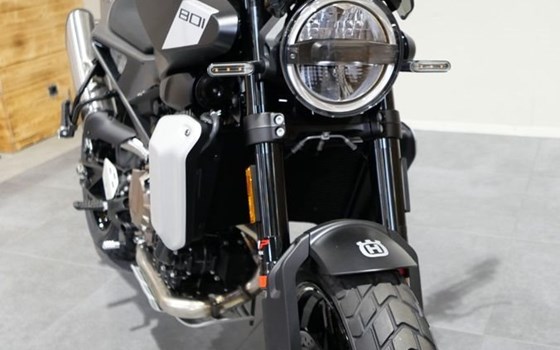 Neufahrzeug Husqvarna Svartpilen 801 - Bild 4