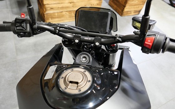 Neufahrzeug Husqvarna Svartpilen 801 - Bild 9