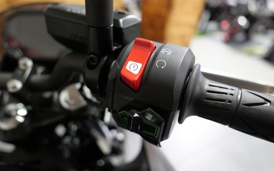 Gebrauchtmotorrad Kawasaki Z7 Hybrid - Bild 7