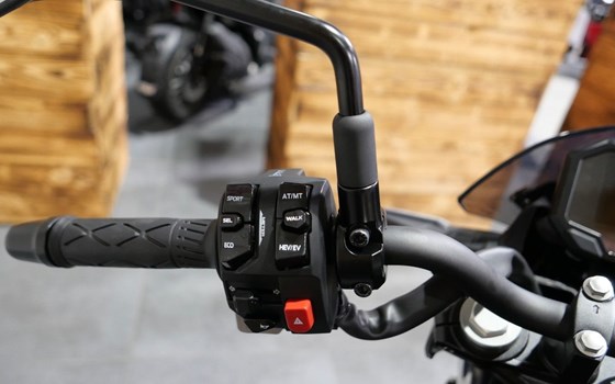 Gebrauchtmotorrad Kawasaki Z7 Hybrid - Bild 8