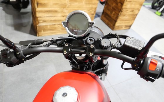 Neufahrzeug Moto Guzzi V7 Stone - Bild 8
