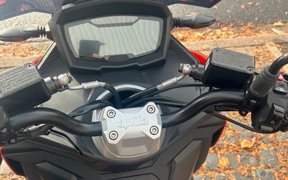 Gebrauchtmotorrad Aprilia SR GT Sport 125 - Bild 8