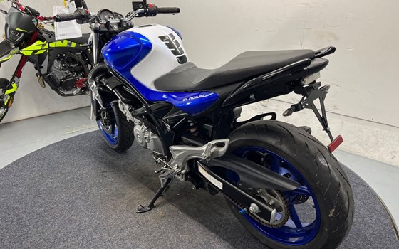 Gebrauchtmotorrad Suzuki SFV 650 Gladius - Bild 11