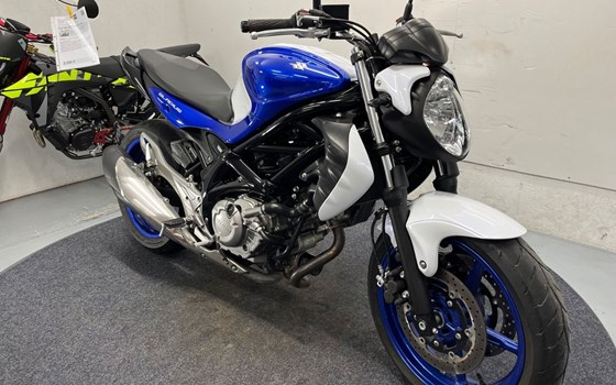 Gebrauchtmotorrad Suzuki SFV 650 Gladius - Bild 3