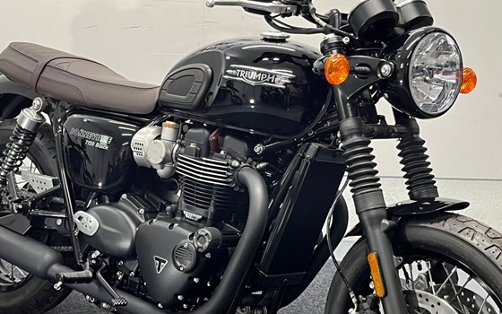 Gebrauchtmotorrad Triumph Bonneville T120 Black - Bild 2