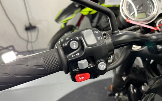 Gebrauchtmotorrad Triumph Bonneville T120 Black - Bild 7