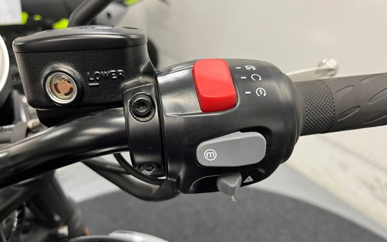 Gebrauchtmotorrad Triumph Bonneville T120 Black - Bild 8