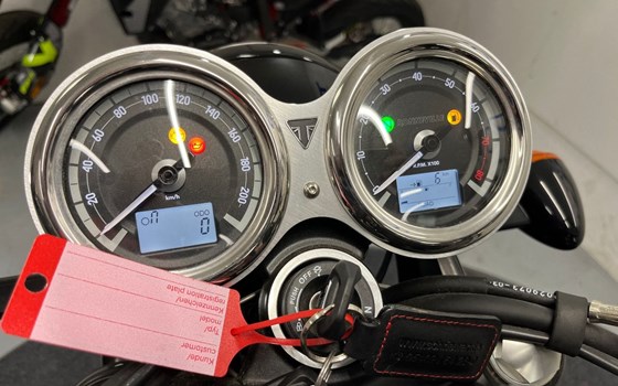 Gebrauchtmotorrad Triumph Bonneville T120 Black - Bild 9