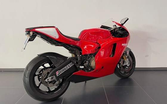 Gebrauchtmotorrad Ducati Desmosedici RR - Bild 3