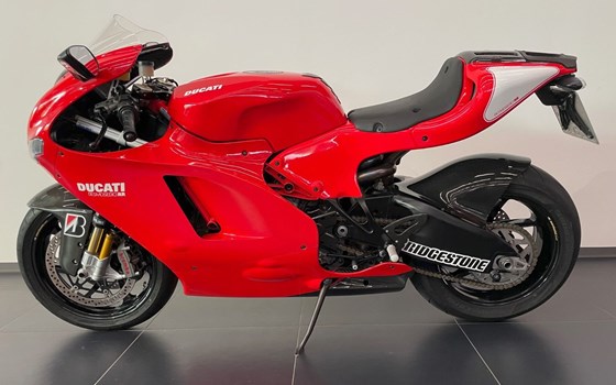 Gebrauchtmotorrad Ducati Desmosedici RR - Bild 5