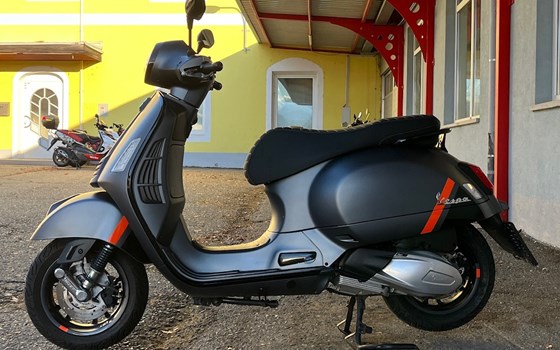 Gebrauchtmotorrad Vespa GTS 300 Super Sport - Bild 1