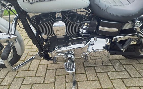 Gebrauchtmotorrad Harley-Davidson Dyna Street Bob Special - Bild 10