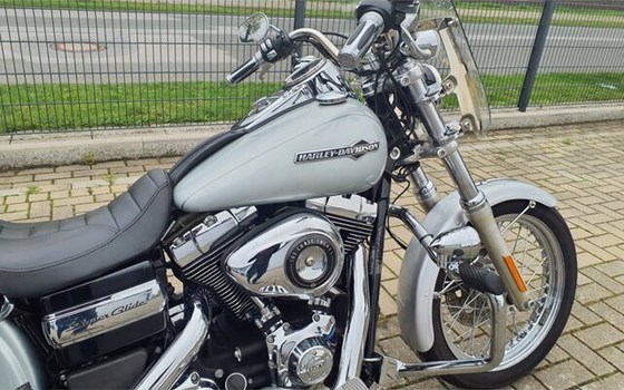 Gebrauchtmotorrad Harley-Davidson Dyna Street Bob Special - Bild 2