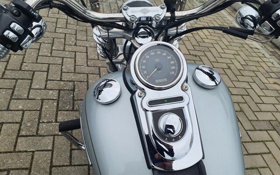 Gebrauchtmotorrad Harley-Davidson Dyna Street Bob Special - Bild 5