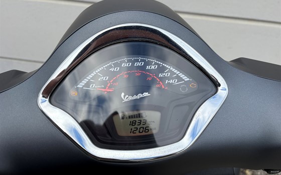 Gebrauchtmotorrad Vespa GTS 125 Super Sport - Bild 8