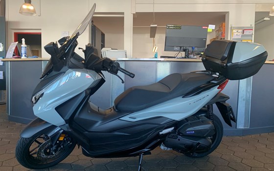 Gebrauchtmotorrad Honda Forza 125 - Bild 4