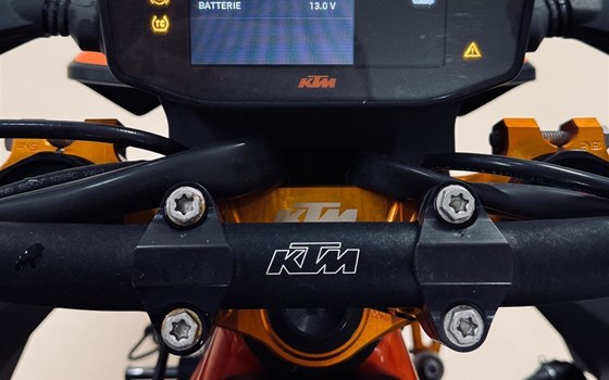 Gebrauchtmotorrad KTM 890 Duke R - Bild 7