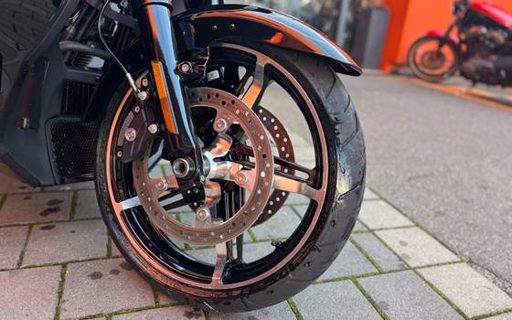 Gebrauchtmotorrad Harley-Davidson Street Glide Ultra - Bild 6