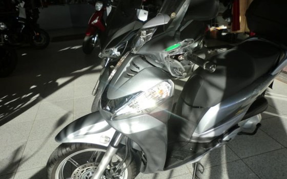 Gebrauchtmotorrad Honda SH300i - Bild 1