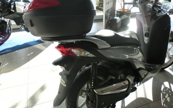 Gebrauchtmotorrad Honda SH300i - Bild 2