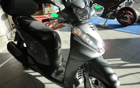 Gebrauchtmotorrad Honda SH300i - Bild 3