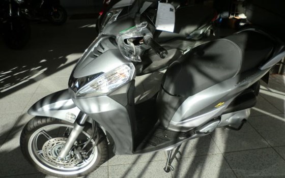 Gebrauchtmotorrad Honda SH300i - Bild 6