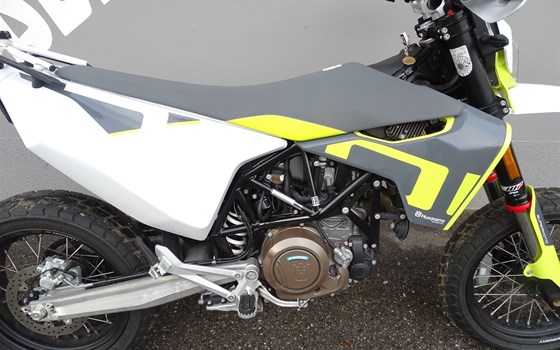 Gebrauchtmotorrad Husqvarna 701 Supermoto - Bild 2