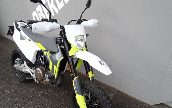 Gebrauchtmotorrad Husqvarna 701 Supermoto - Bild 3