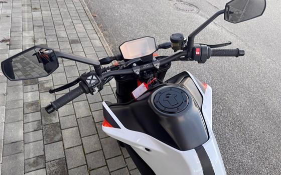 Gebrauchtmotorrad KTM 890 Duke R - Bild 11