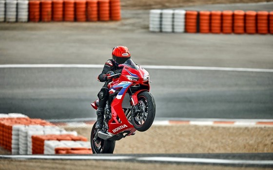 Neufahrzeug Honda CBR650R E-Clutch - Bild 3