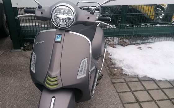 Gebrauchtmotorrad Vespa GTS 125 Supertech iGET - Bild 2