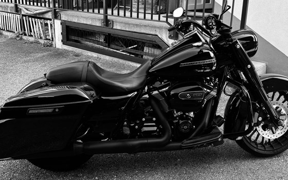 Gebrauchtmotorrad Harley-Davidson Road King Custom FLHRS - Bild 1