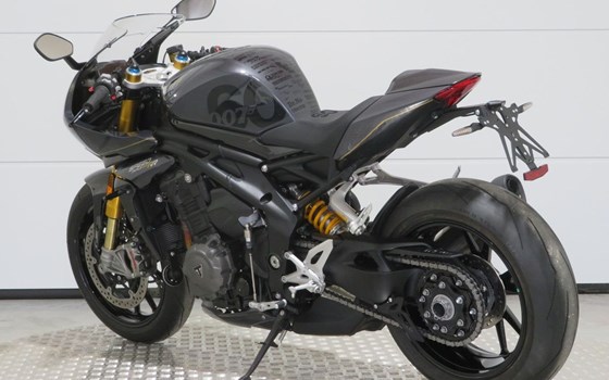 Gebrauchtmotorrad Triumph Speed Triple 1200 RR James Bond Edition - Bild 7