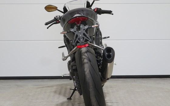 Gebrauchtmotorrad Triumph Speed Triple 1200 RR James Bond Edition - Bild 8