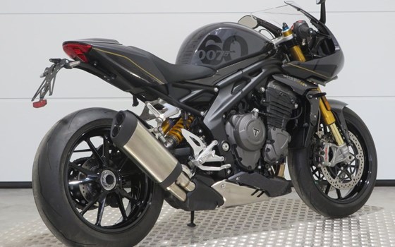 Gebrauchtmotorrad Triumph Speed Triple 1200 RR James Bond Edition - Bild 9