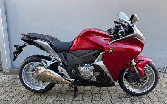 Gebrauchtmotorrad Honda VFR 1200 F - Bild 1