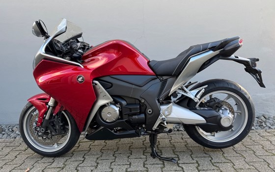 Gebrauchtmotorrad Honda VFR 1200 F - Bild 3