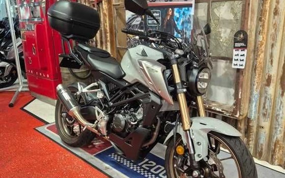 Gebrauchtmotorrad Honda CB125R - Bild 2