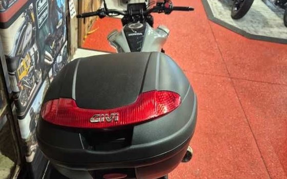 Gebrauchtmotorrad Honda CB125R - Bild 8