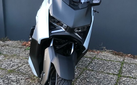 Gebrauchtmotorrad Yamaha XMAX 300 Tech MAX+ - Bild 4