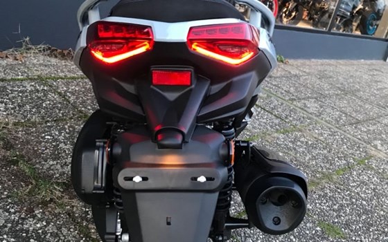 Gebrauchtmotorrad Yamaha XMAX 300 Tech MAX+ - Bild 8