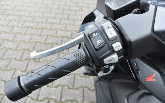 Gebrauchtmotorrad Honda Forza 125 - Bild 8