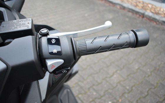 Gebrauchtmotorrad Honda Forza 125 - Bild 9