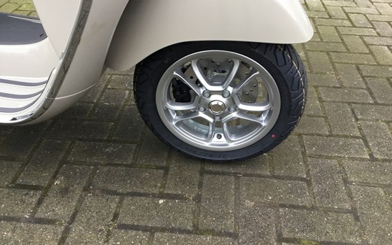 Neufahrzeug Vespa GTS 310 - Bild 8