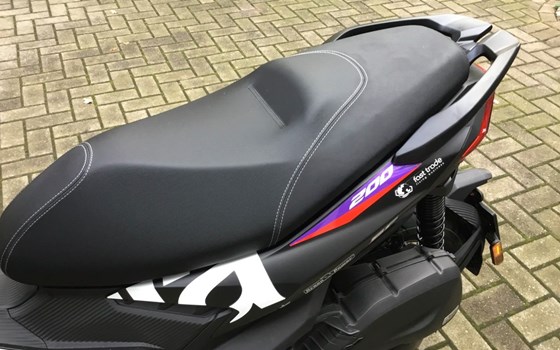 Neufahrzeug Aprilia SR GT Replica 200 - Bild 10